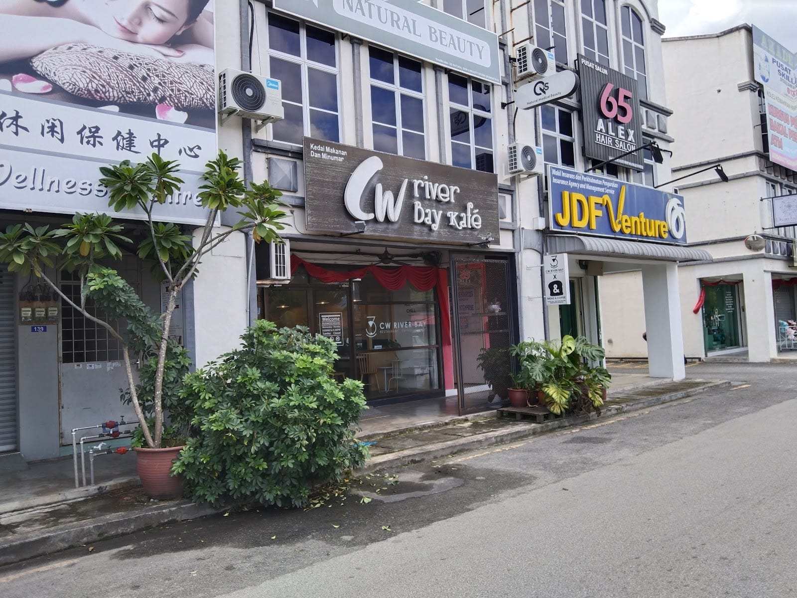 CW River Bay Café