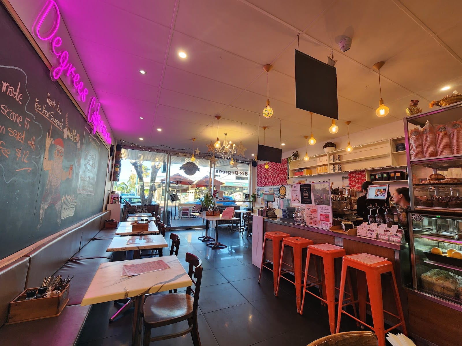 Six Degrees Cafe