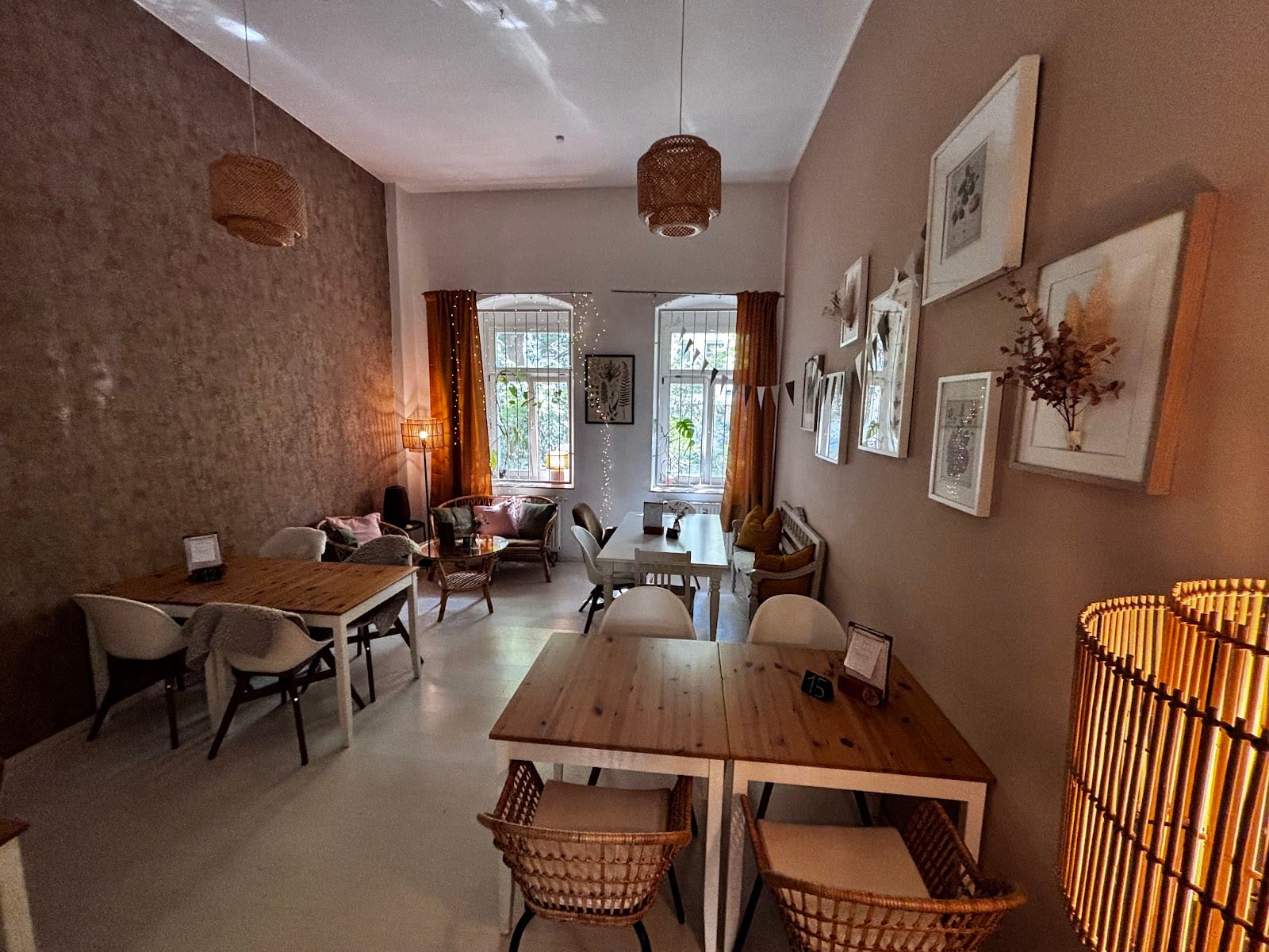Café Vlora & Vauna