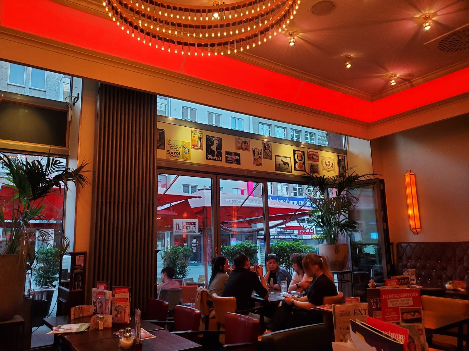Cafe Extrablatt Essen an der Lichtburg