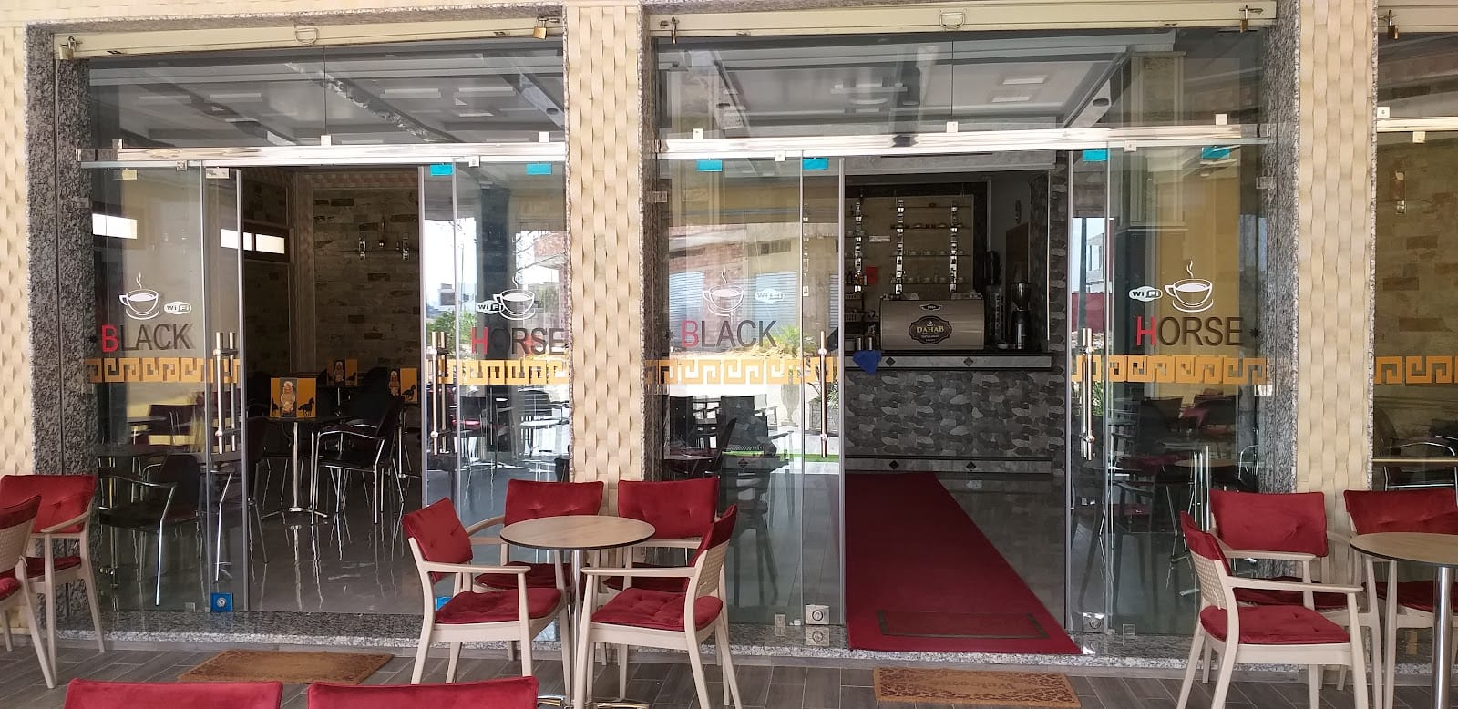 Café black horse