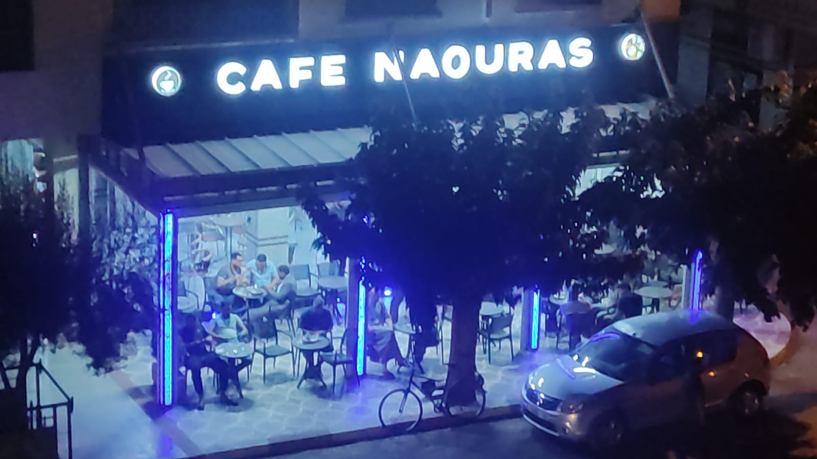 Café Naouras.