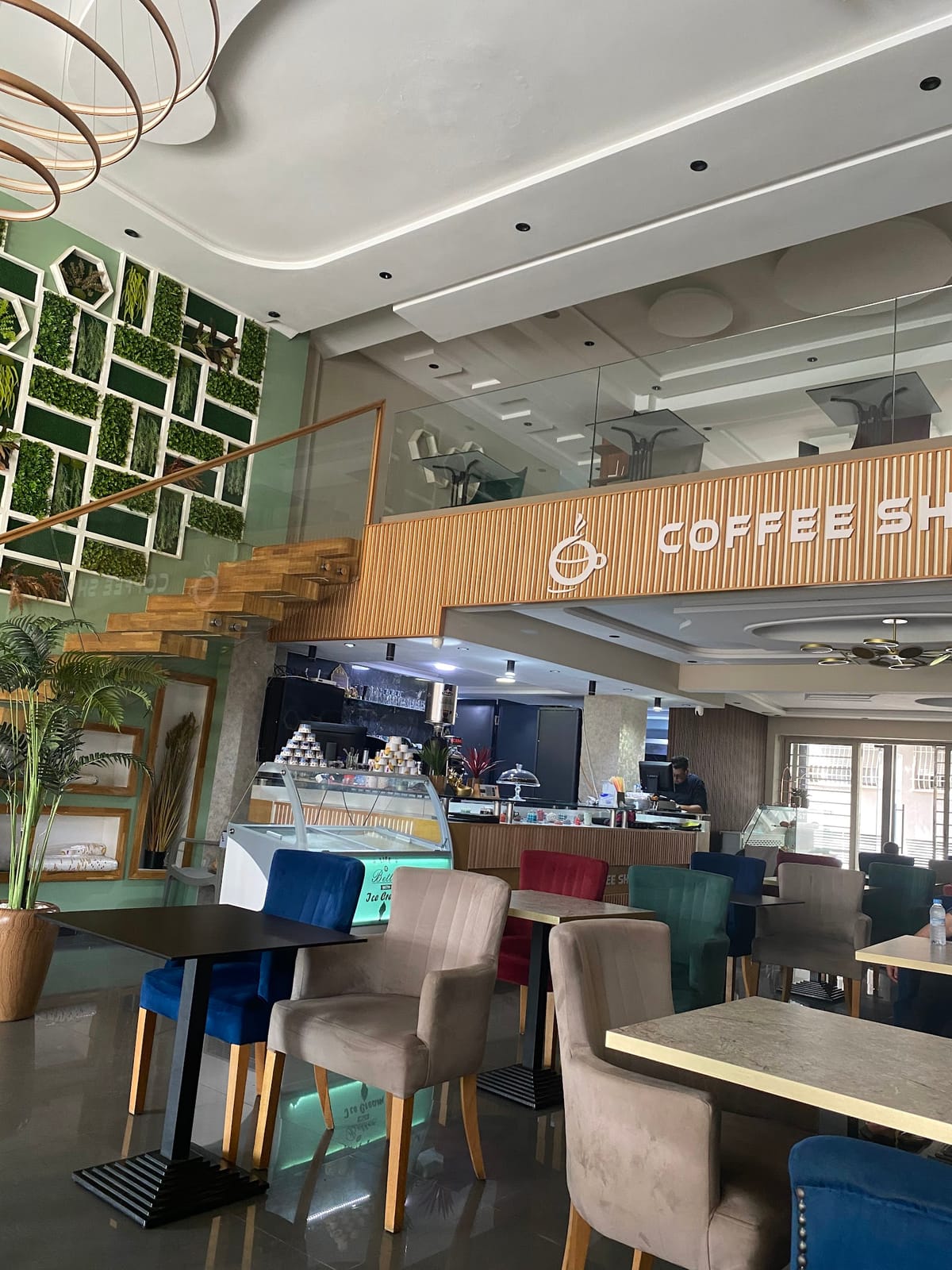 EXTRA BISTRO