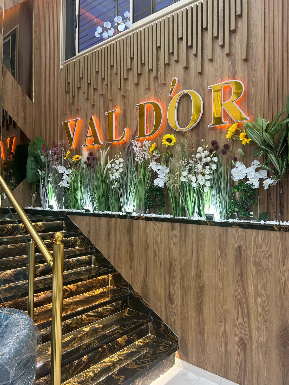 CAFE RESTAURANT VAL D'OR
