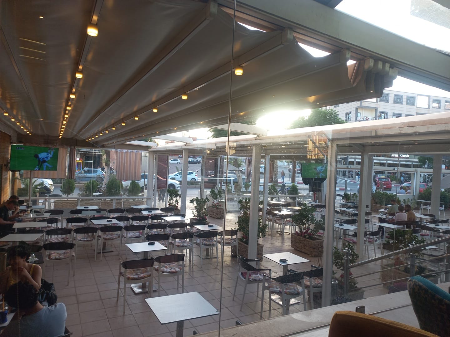 Espace Jasmin : Café, Pizzeria & Grillade.