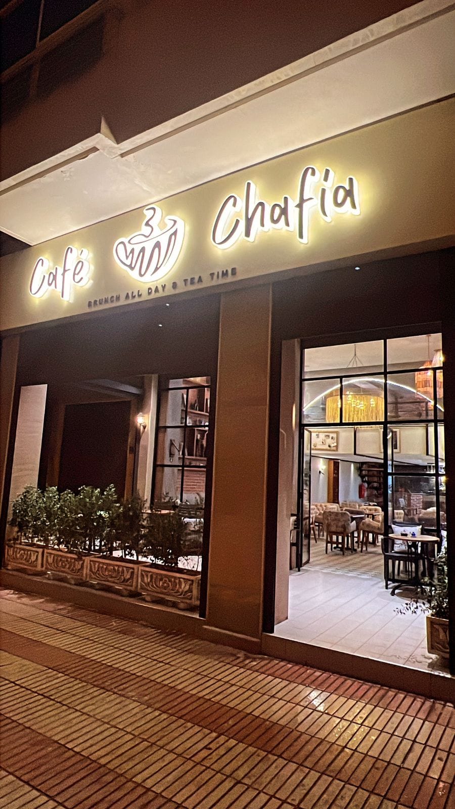 Sun and Moon Café