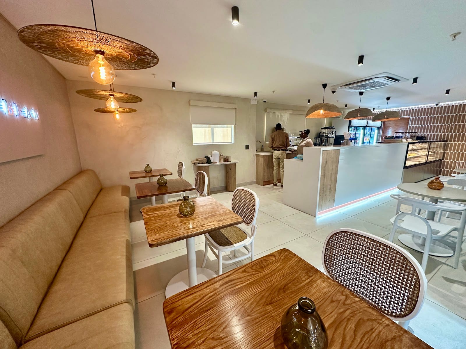 Bolt & Bean Café