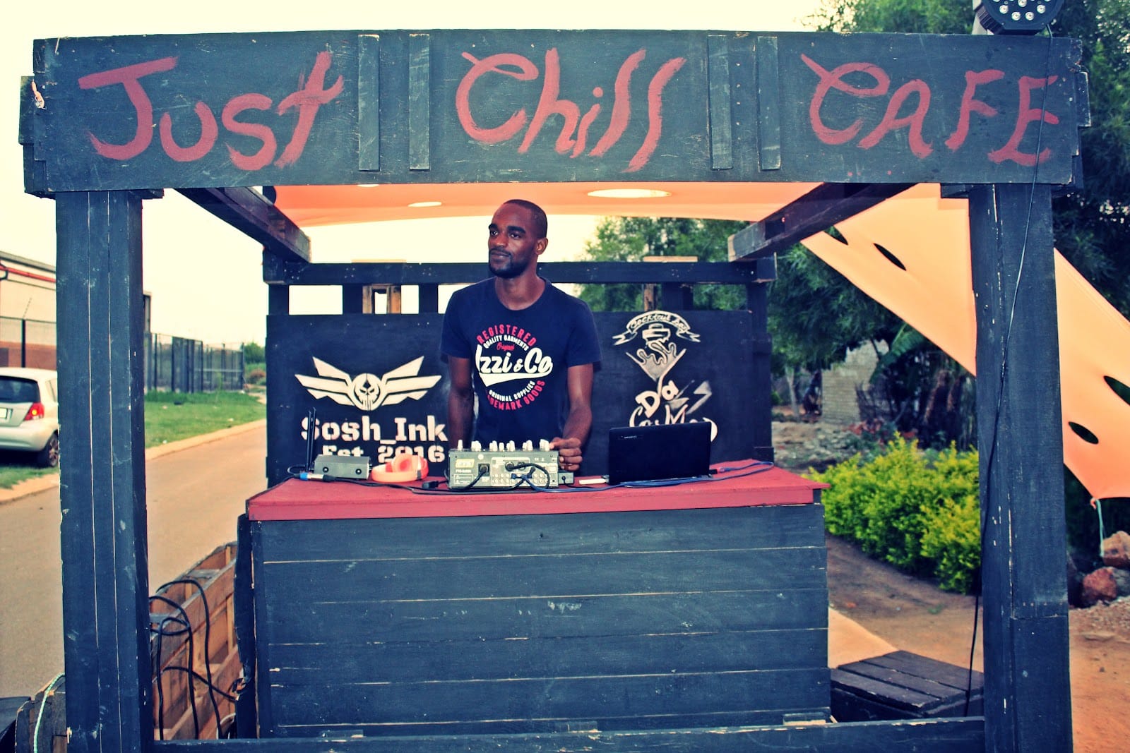 JUST CHILL CAFE'