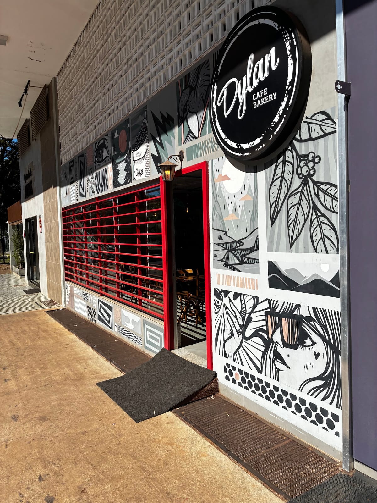 Dylan Cafe & Bakery