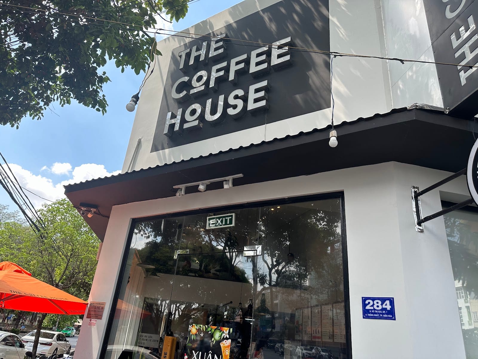THE COFFEE HOUSE