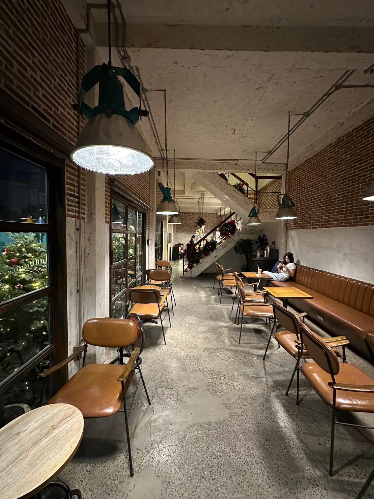 Đề-Ba Café