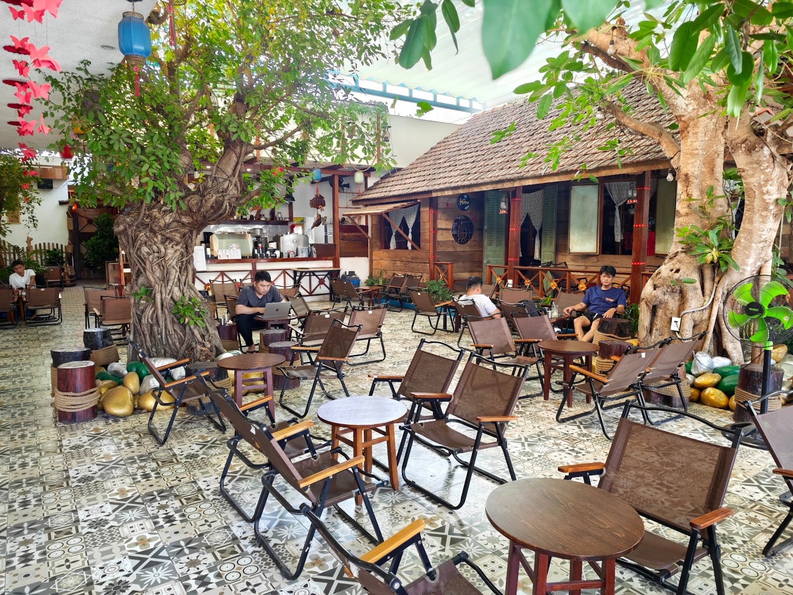 ĐEN CAFE & TEA