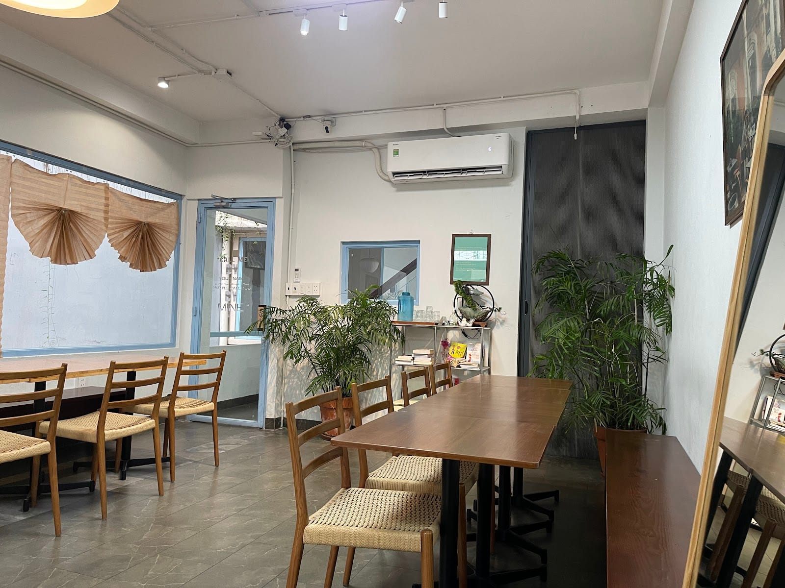 Be Shine Coffee & Workspace