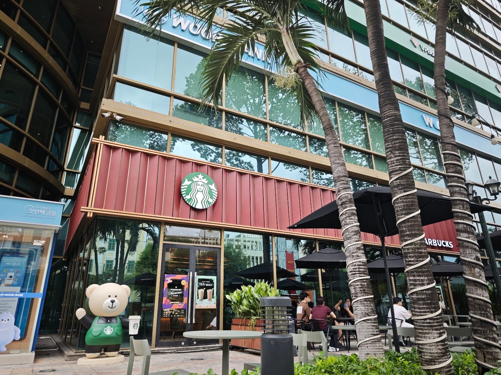Starbucks Golden Plaza