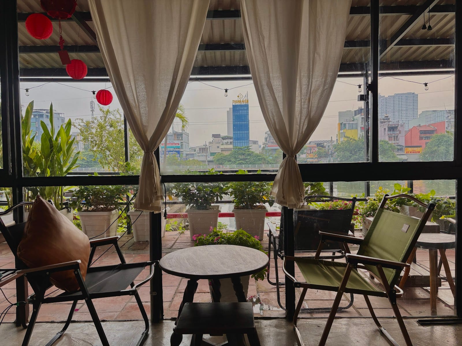 Cafe & Seven stools