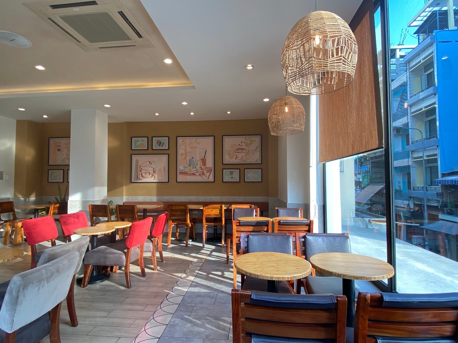 Highlands Coffee Trần Hưng Đạo