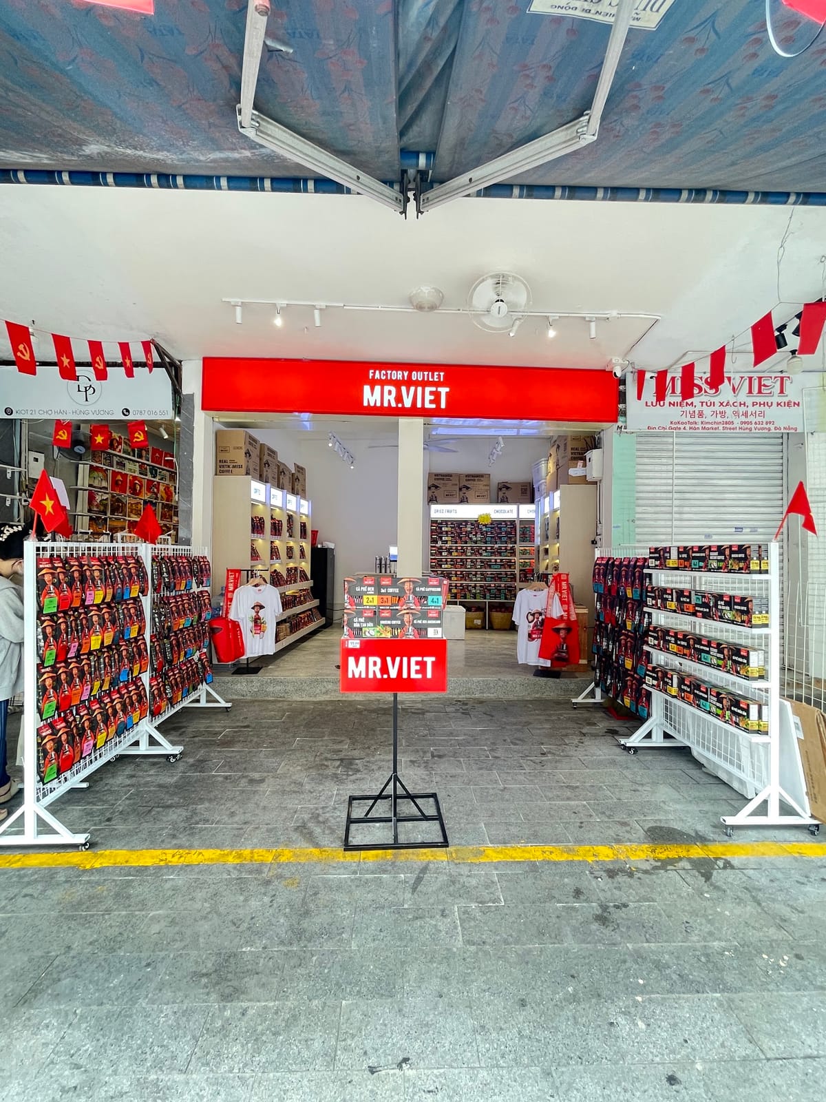 MR. VIET COFFEE OUTLET IN DANANG