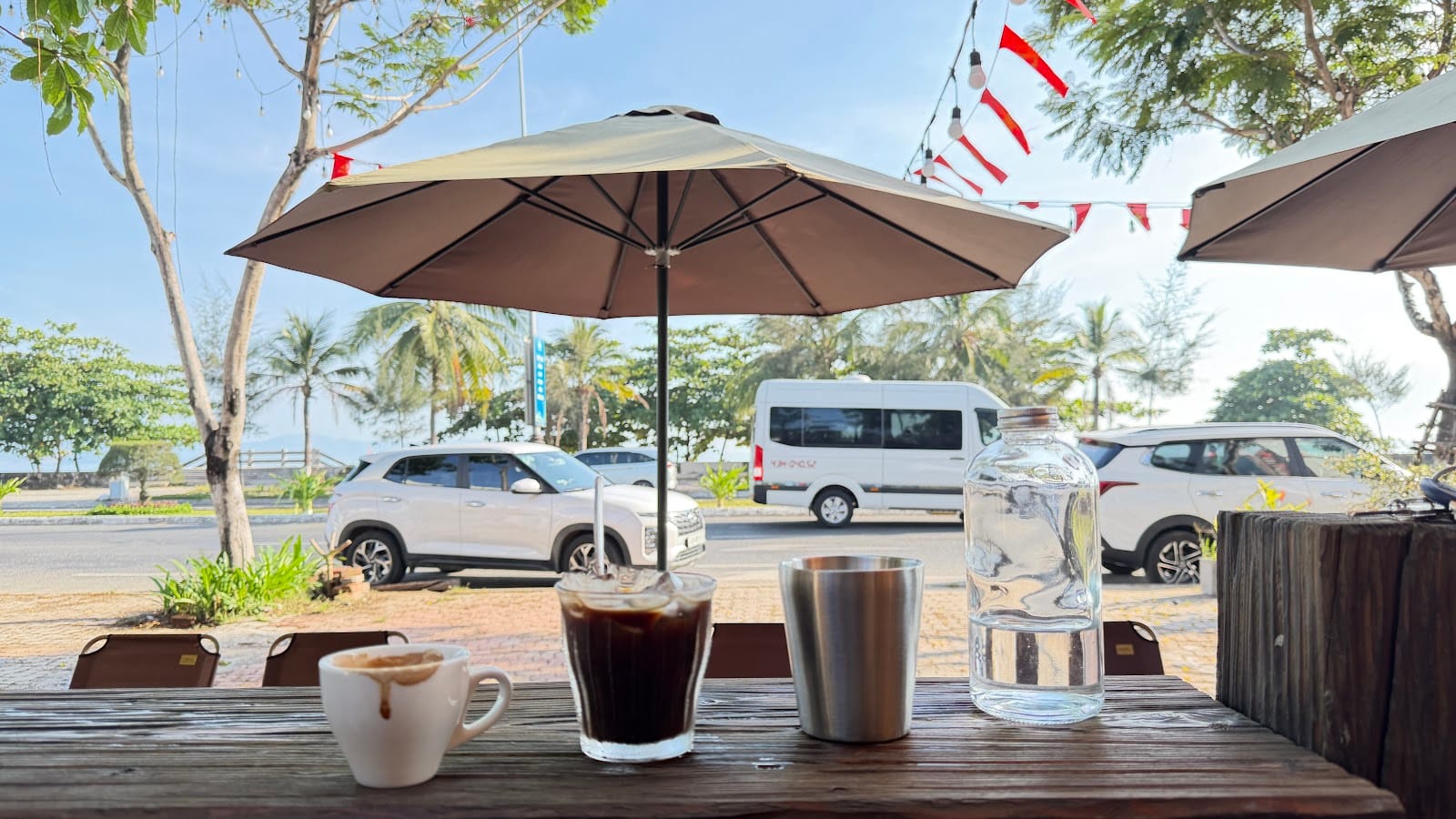 THE LEAF HOUSE CAFE