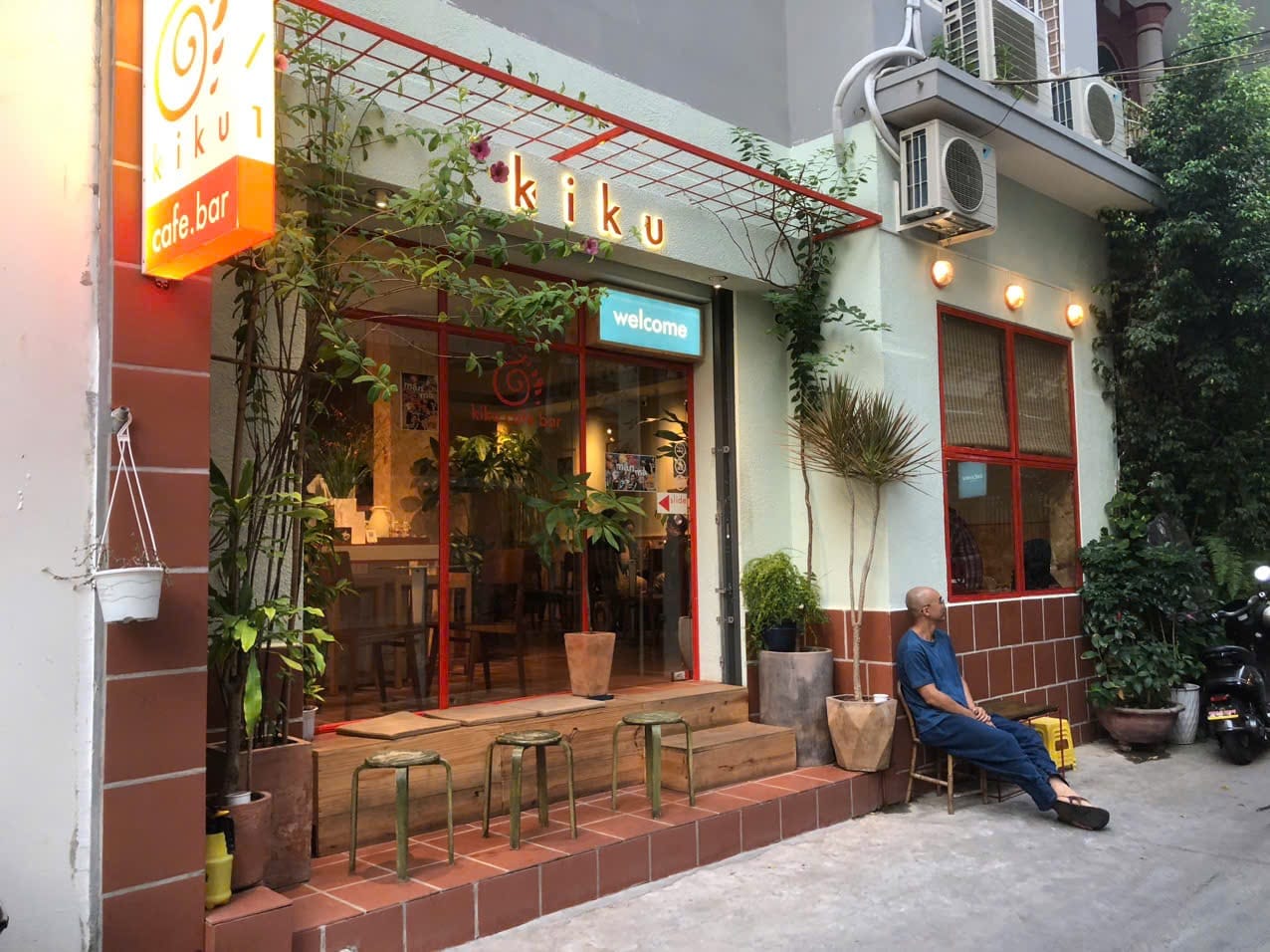 kiku cafe bar