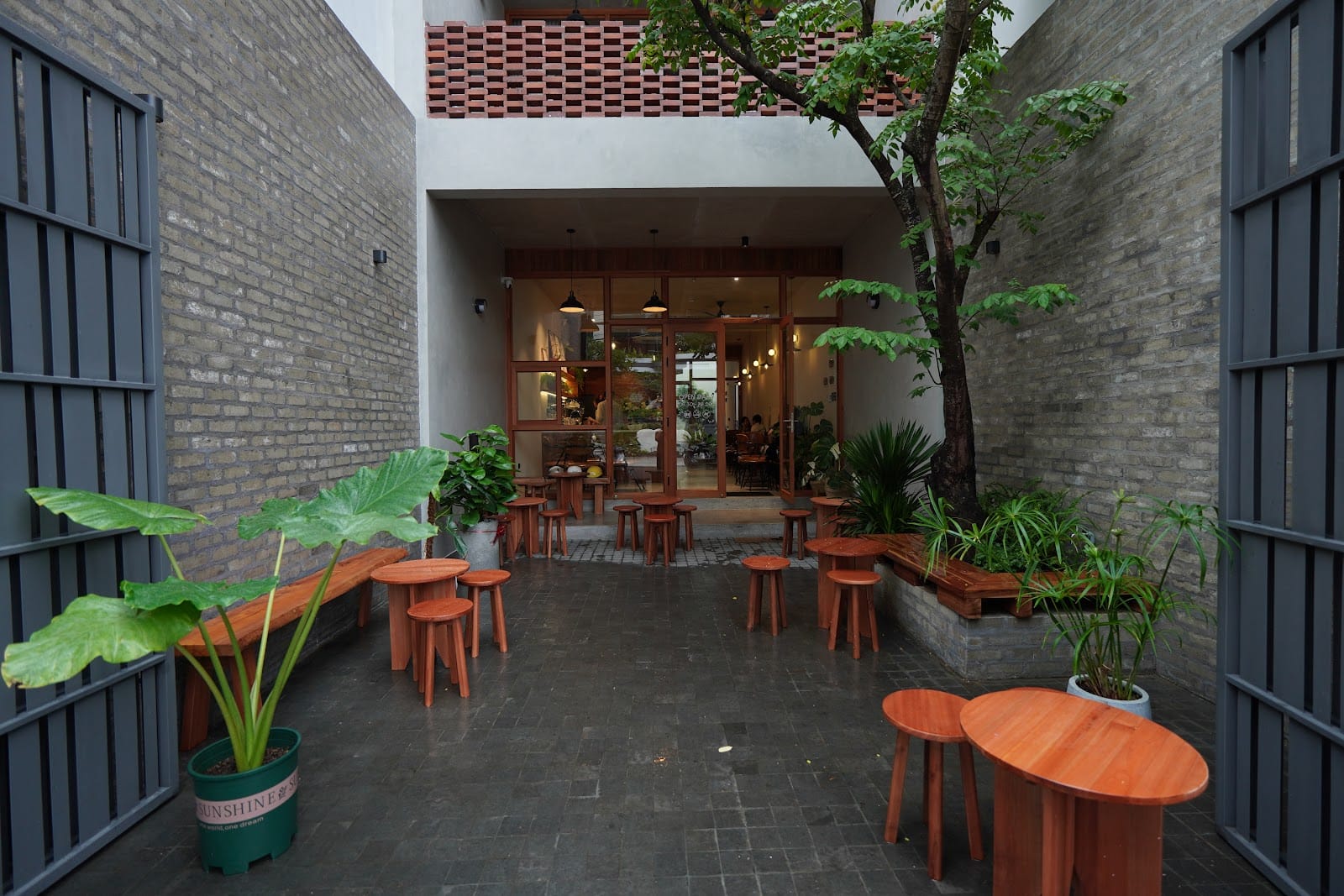 GRIN cafe & stay