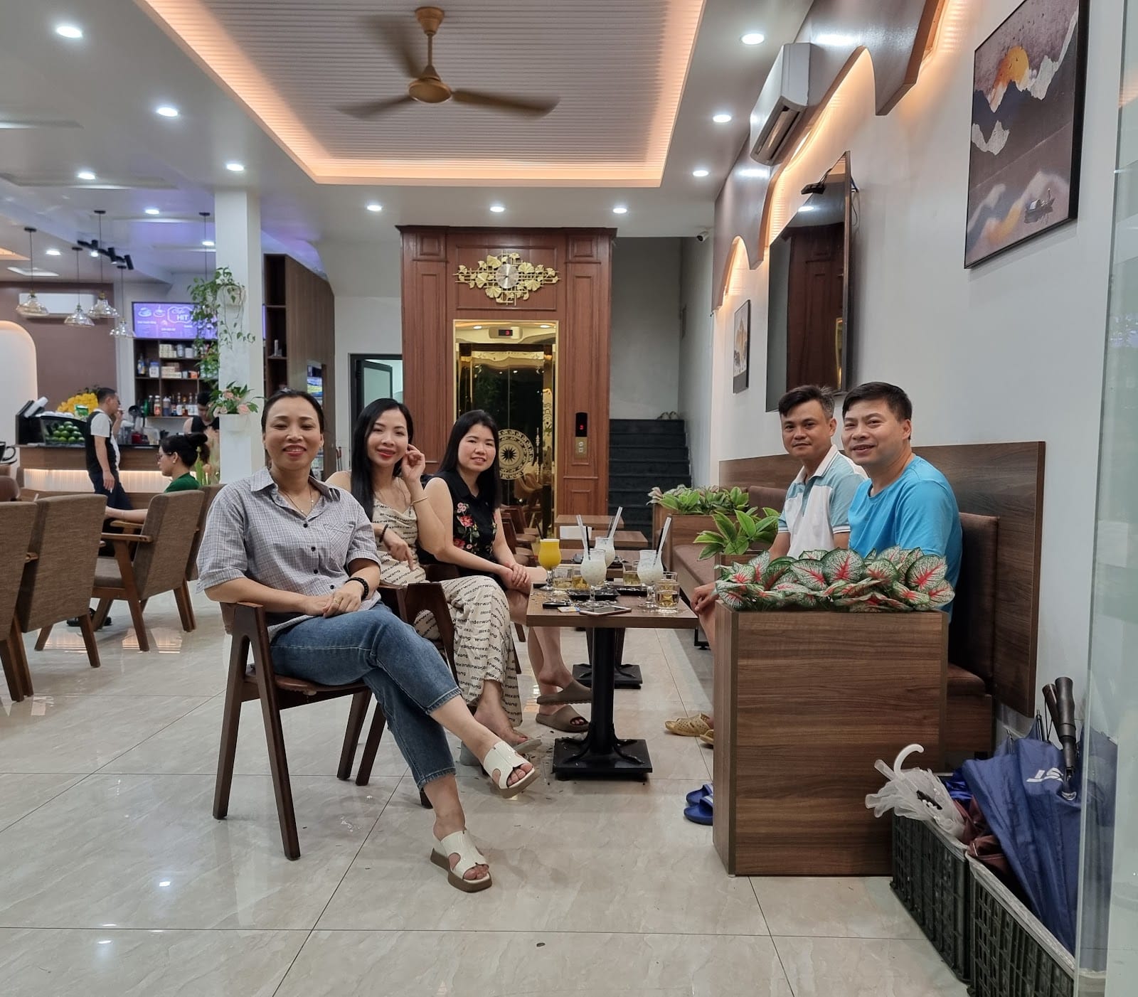 Hit Coffee & Billiards