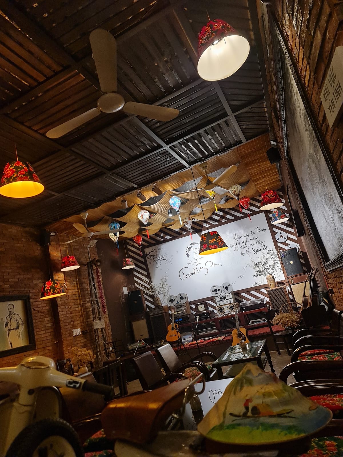 Cafe 1975