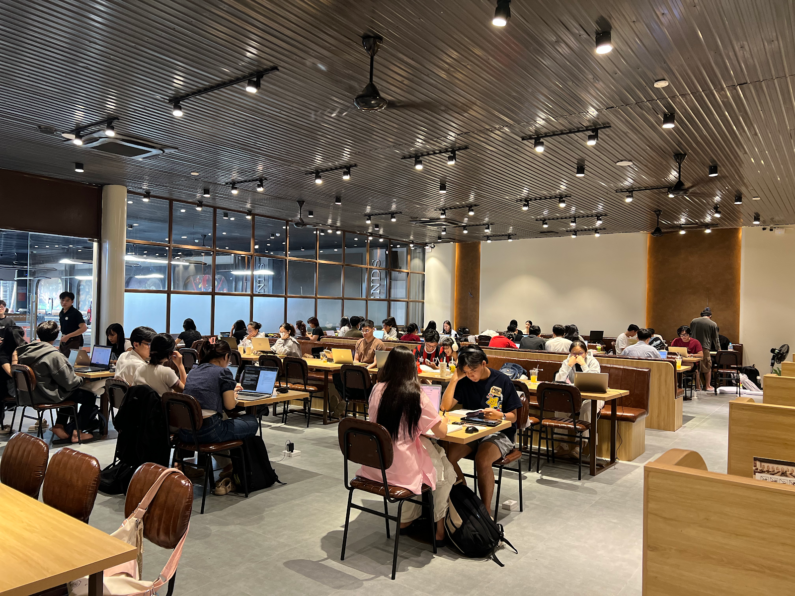 Trạm 247 Study Cafe & Workspace CN Thủ Đức