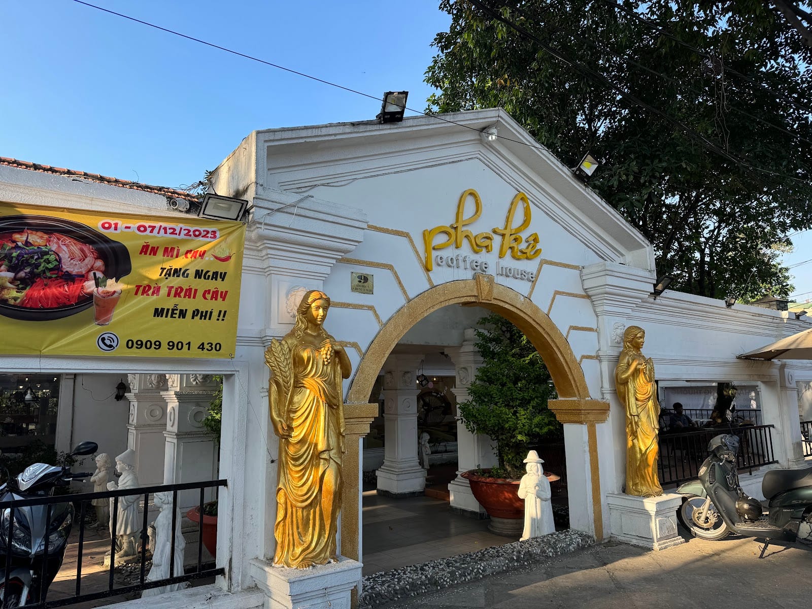 Phake Coffee House