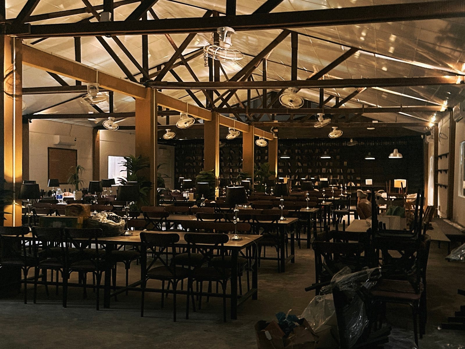 Chốn Riêng The Warehouse