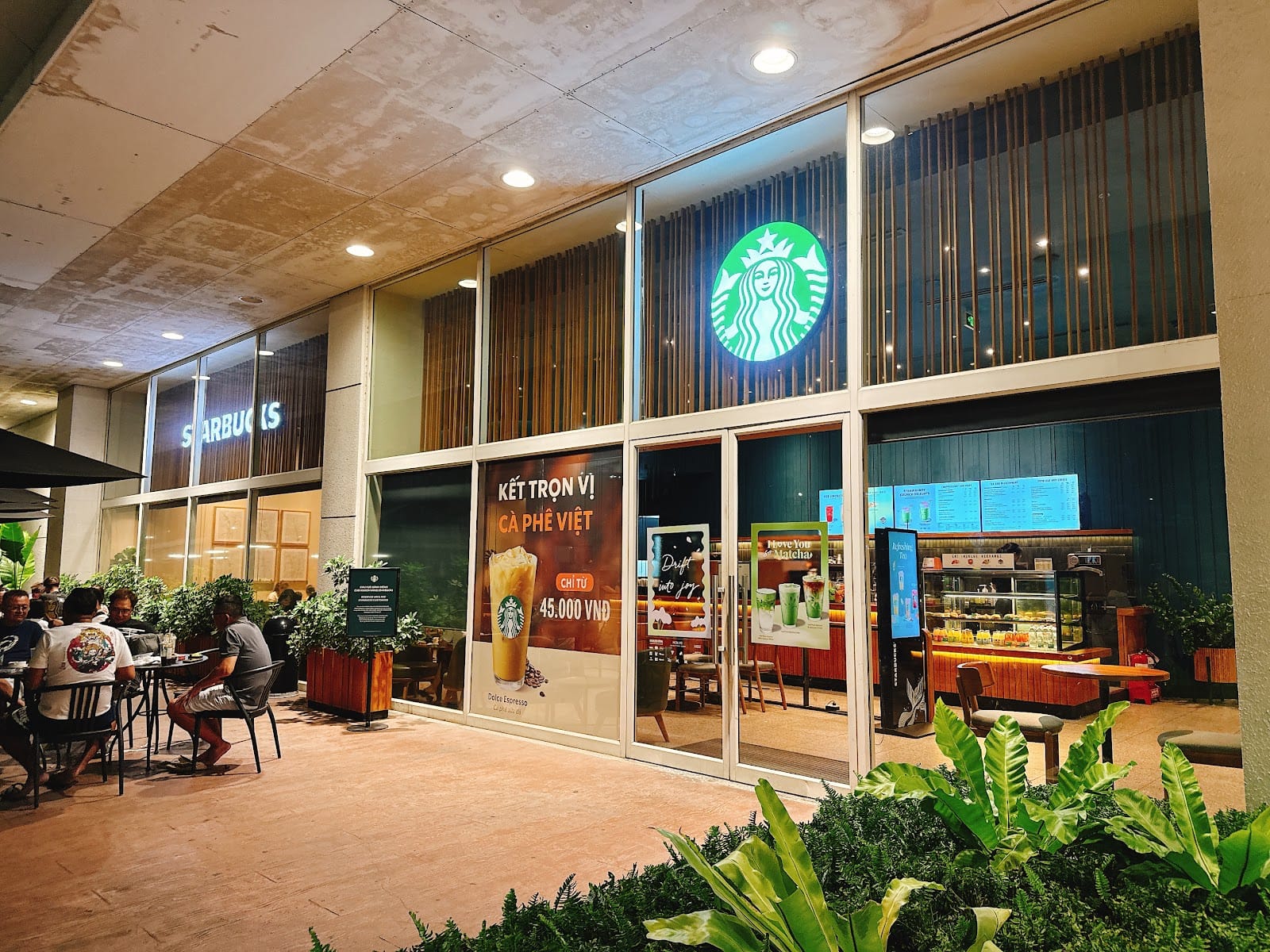 Starbucks Aeon Bình Dương Canary