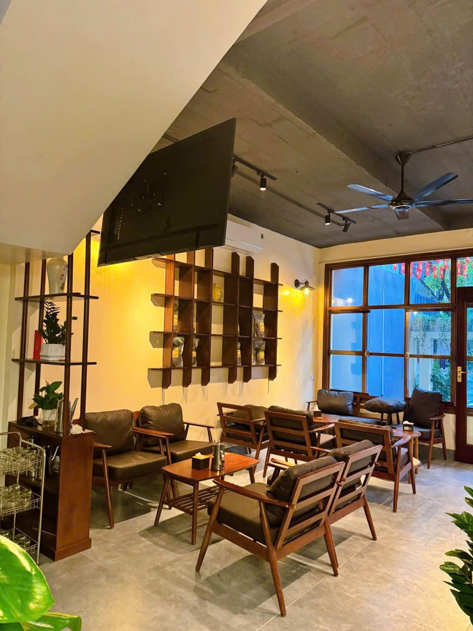 VLAND Coffee & Workspace