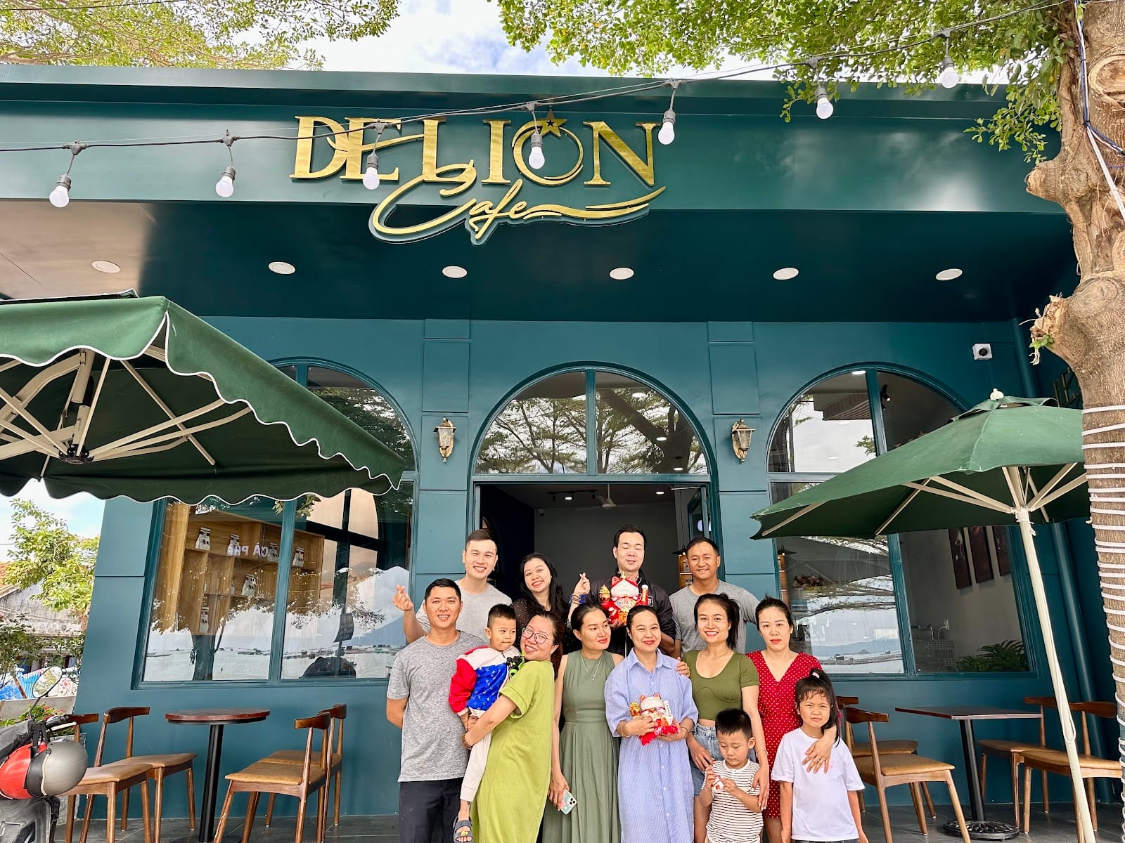 DeLion Café