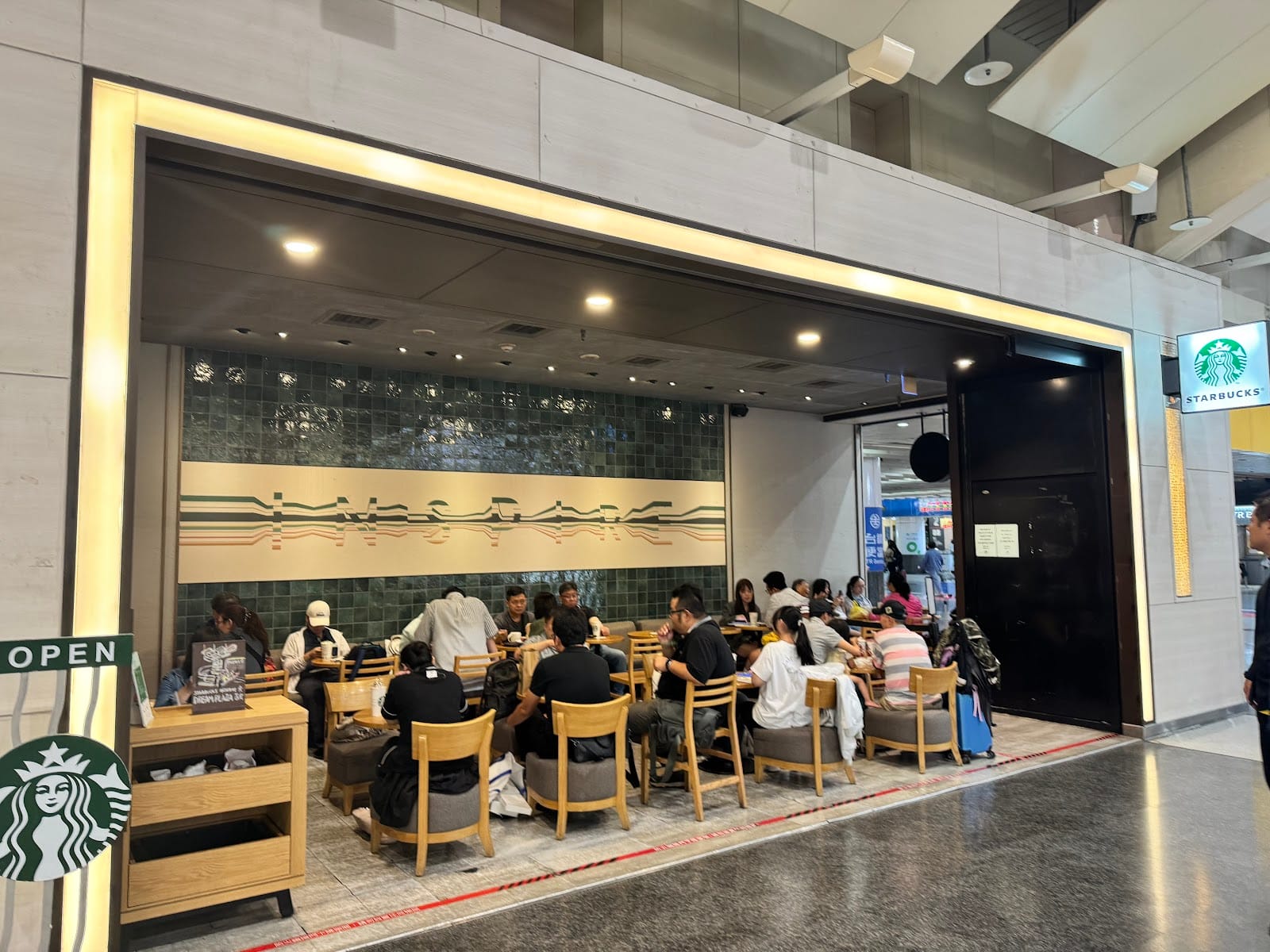 STARBUCKS Banqiao Station Shop