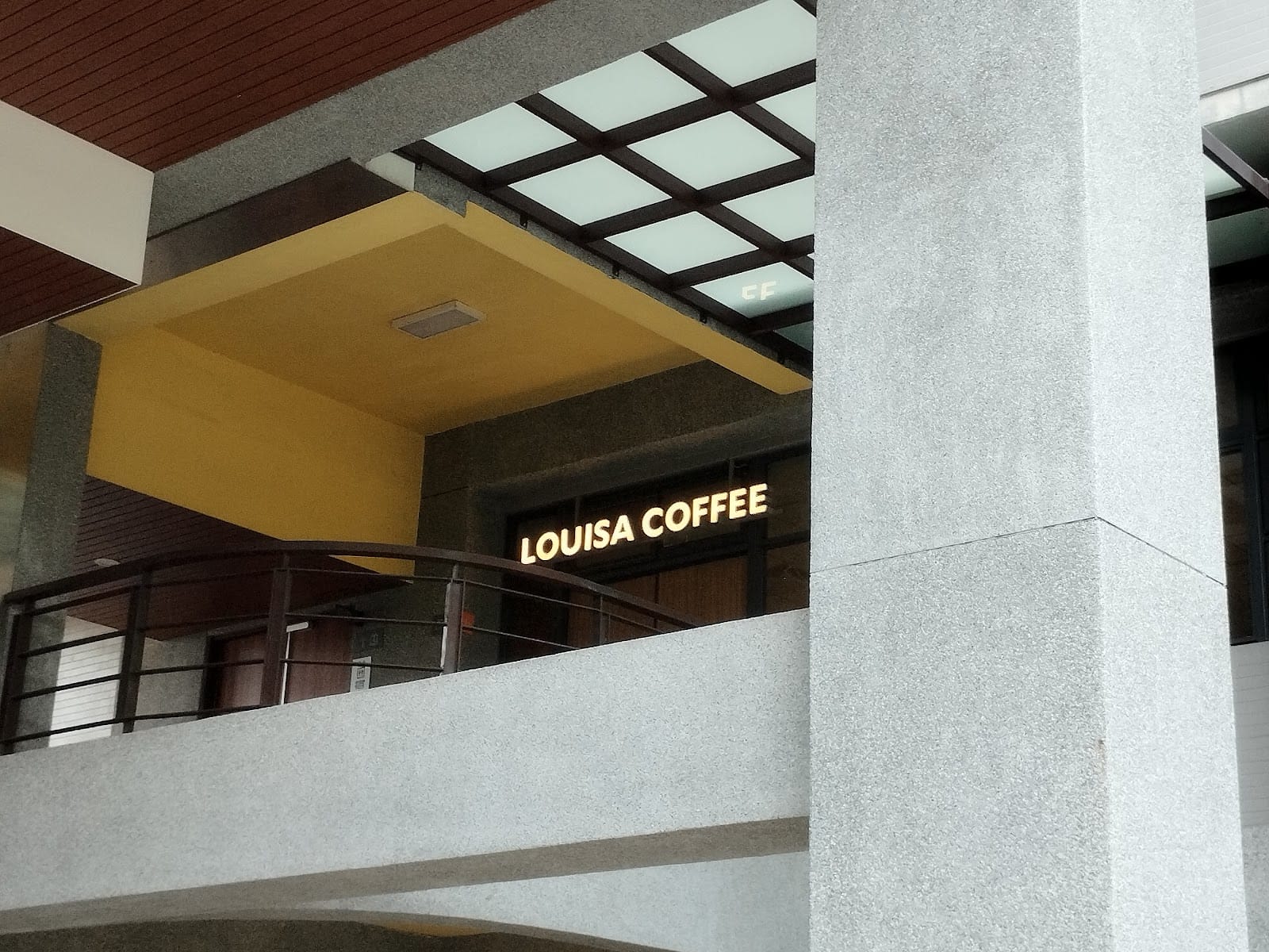 Louisa Coffee 路易莎咖啡(彰化師範大學門市)