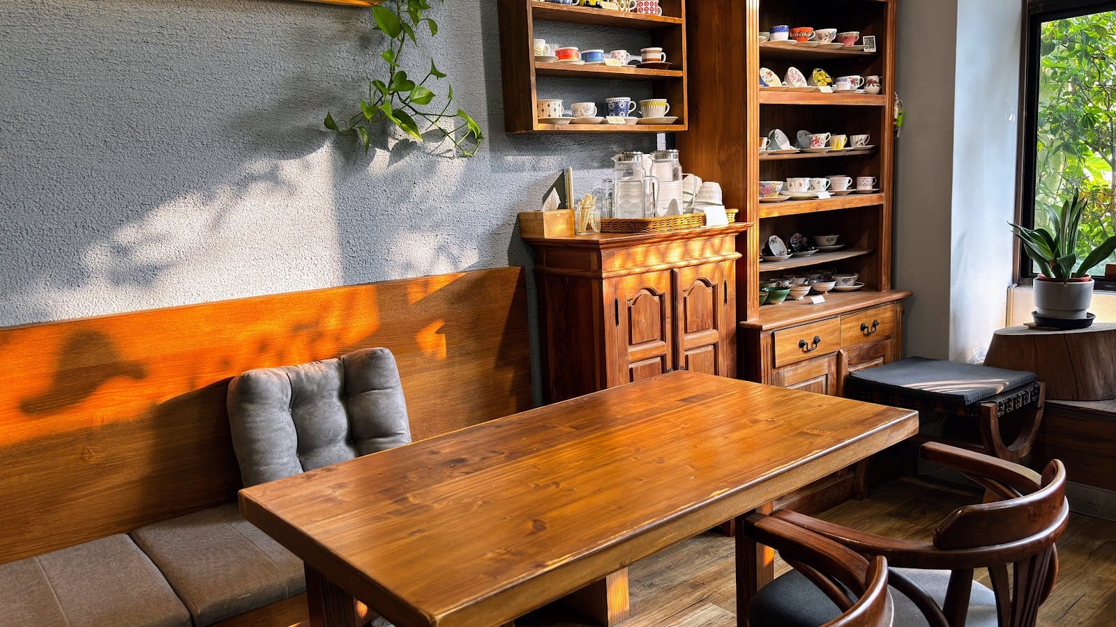 臺階咖啡Stage Café 無限時 * 一人作業店家*晚上7點後若無客人則提早於晚上8點打烊*無訂位服務*