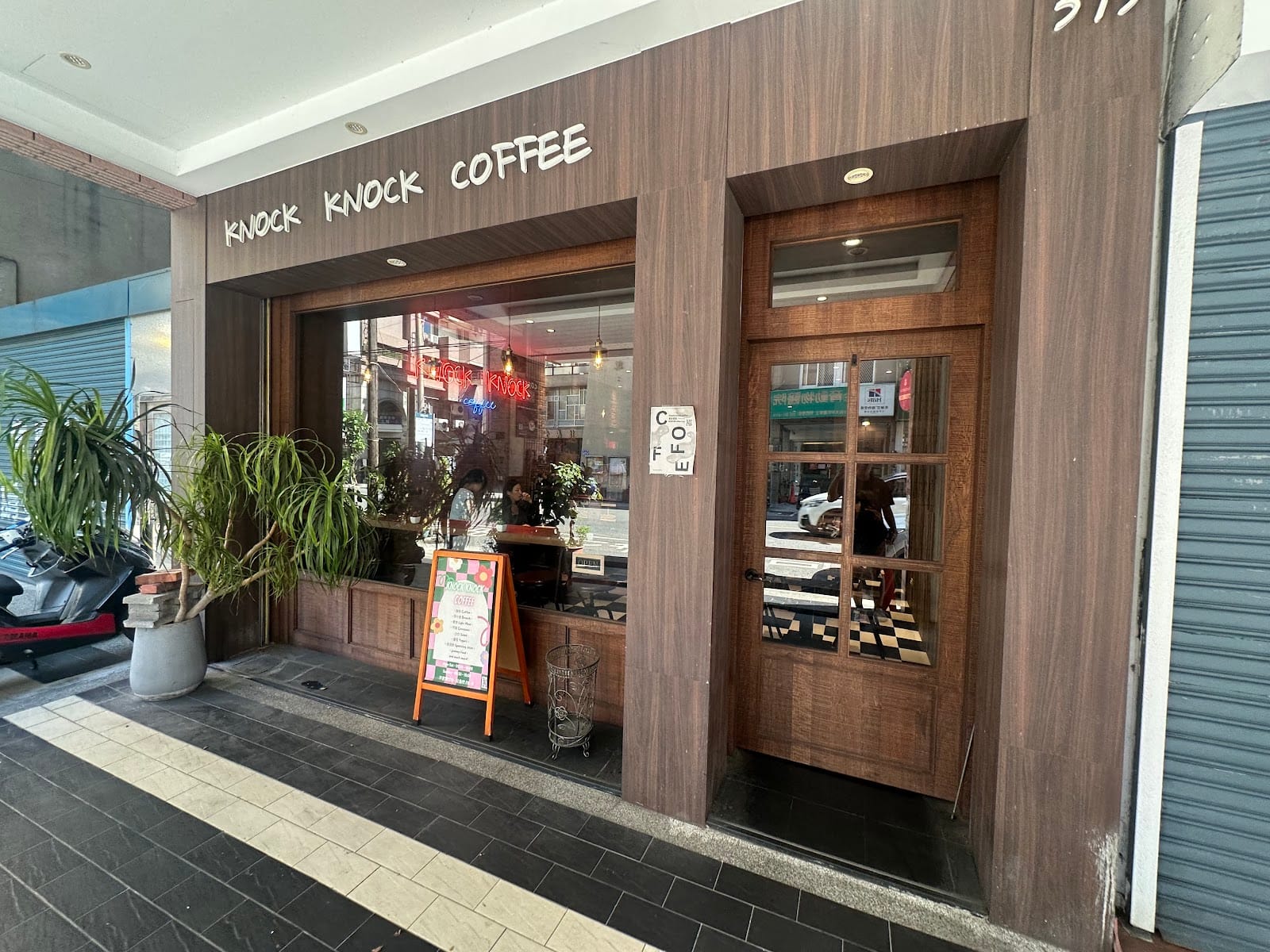 KNOCK KNOCK COFFEE BAR