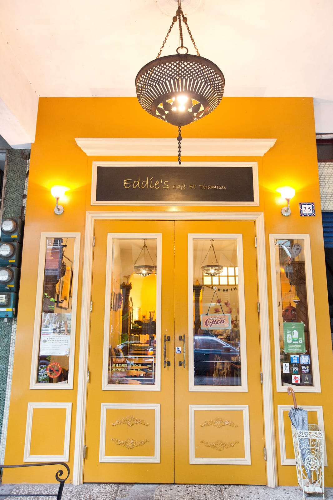Eddie's Cafe Et Tiramisu
