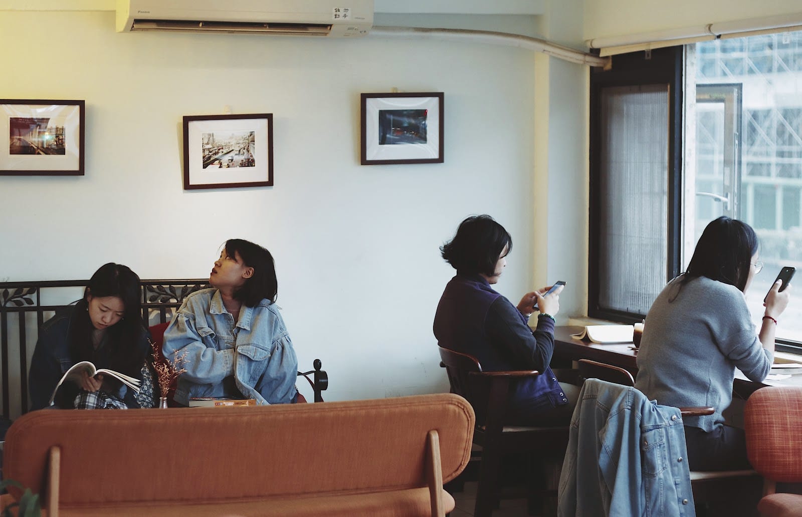 LOKA CAFE
