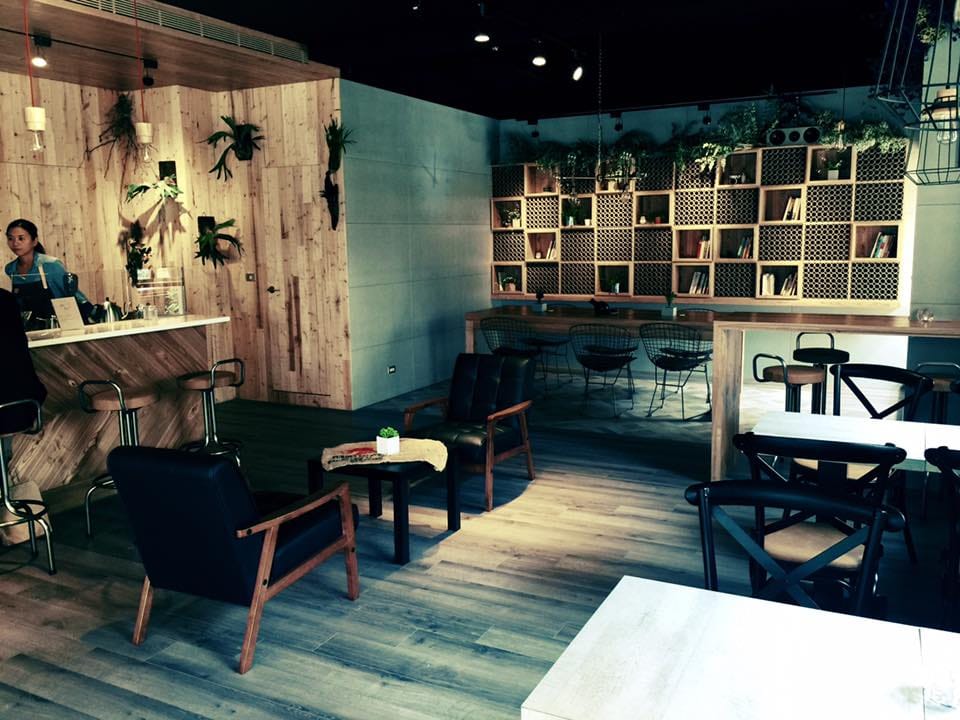 拾事咖啡｜自烘咖啡、手工甜點/鹹派、無訂位、最後點餐時間20:30