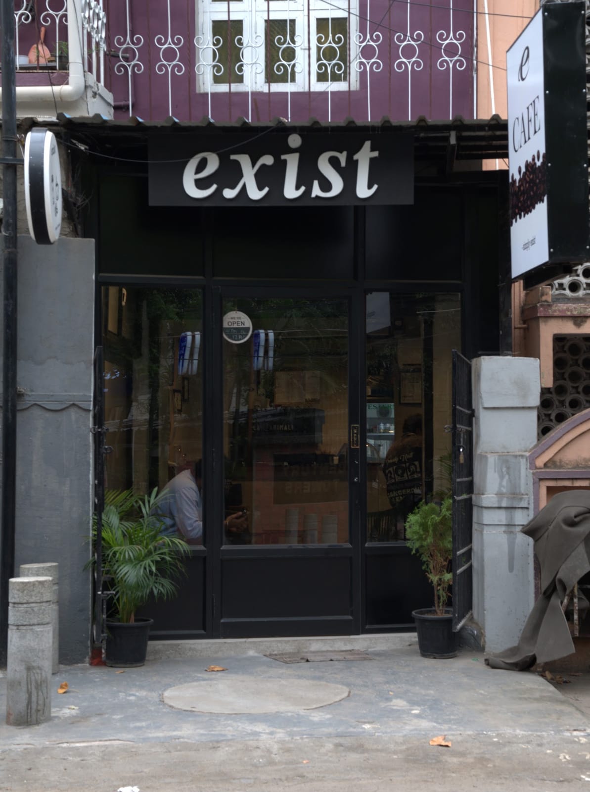 Exist : Coffee shop