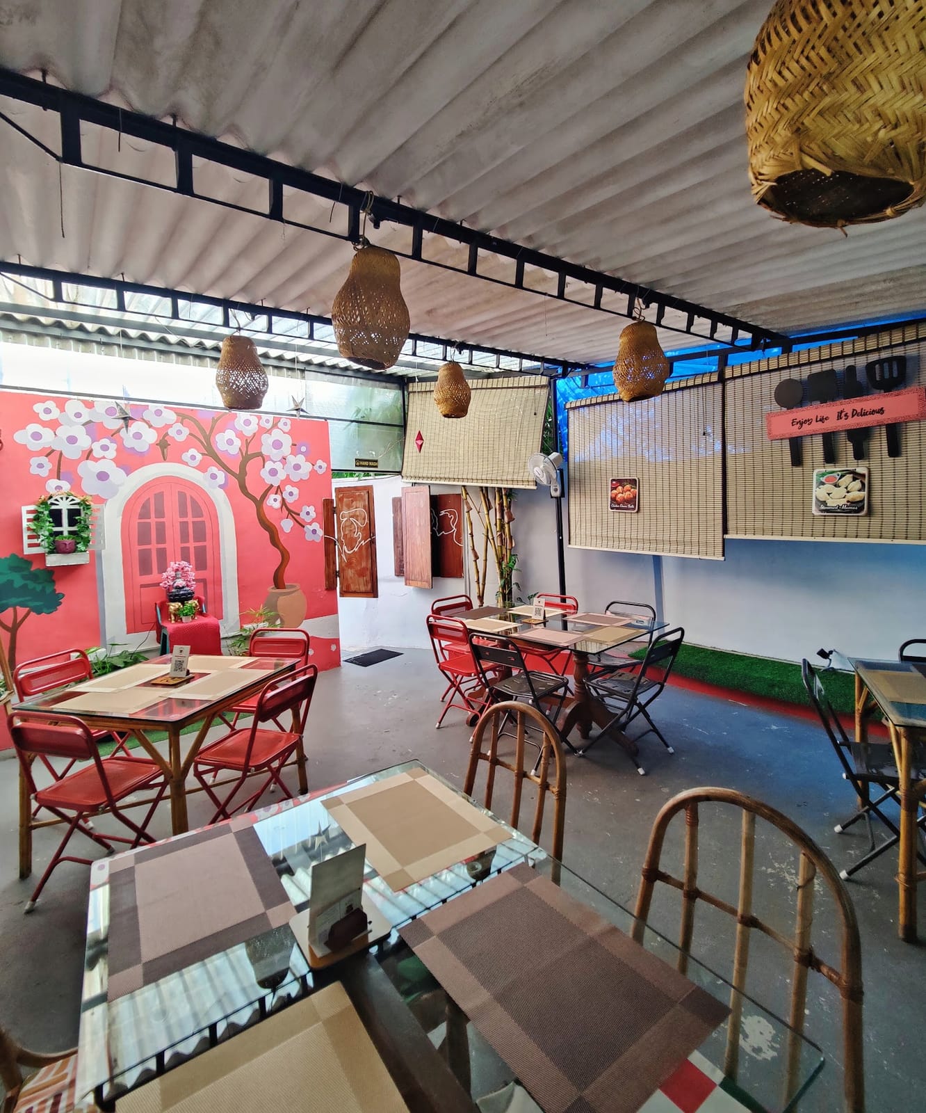 Nosh-Up Cafe