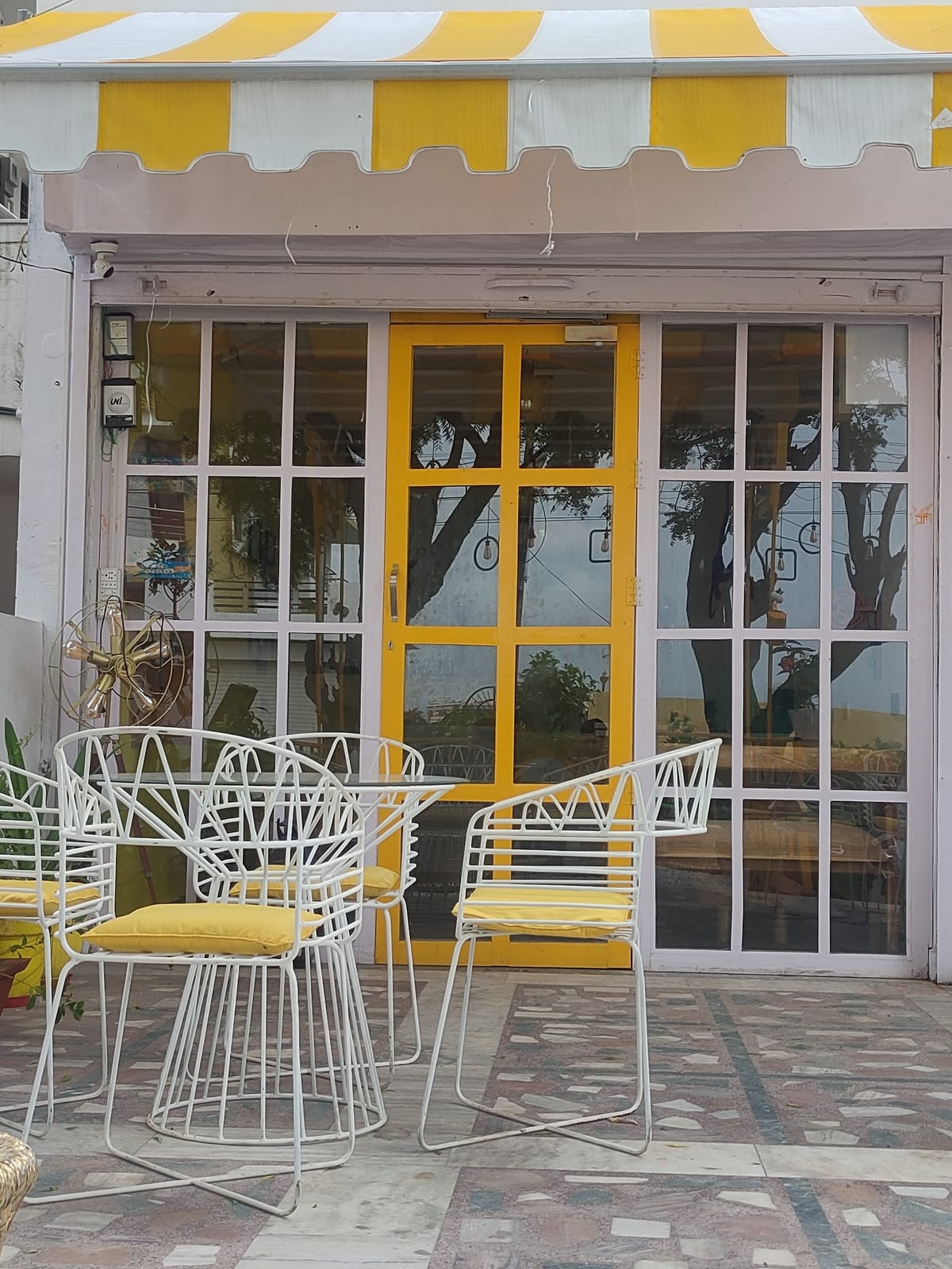 Bulb Cafe