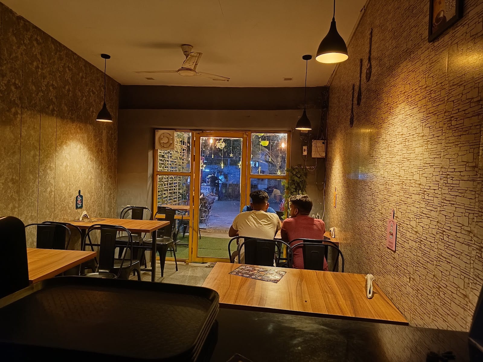 TOi MOi Cafe