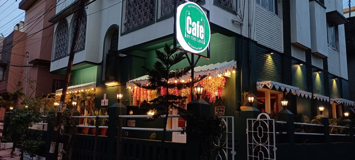 Cafe By The Lane - Metropolitan