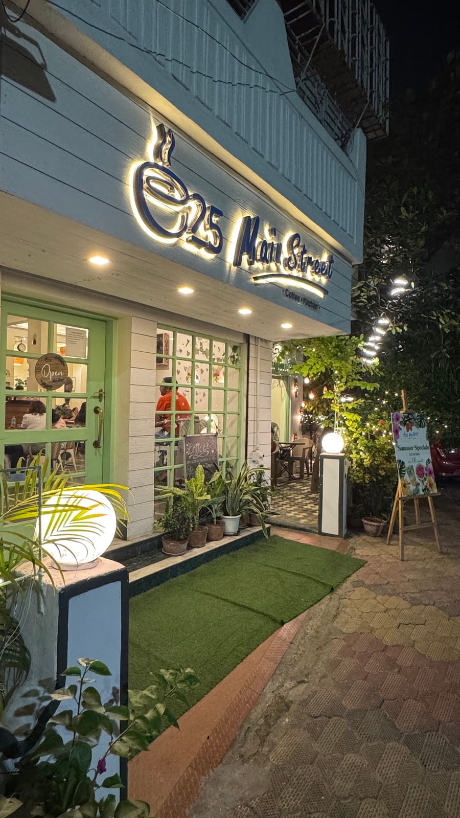 25 Main Street Cafe