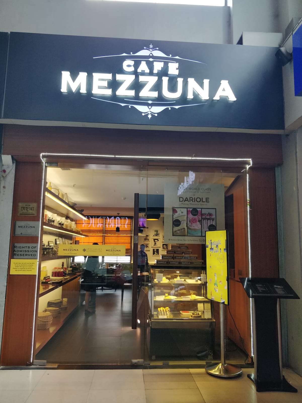 Cafe Mezzuna