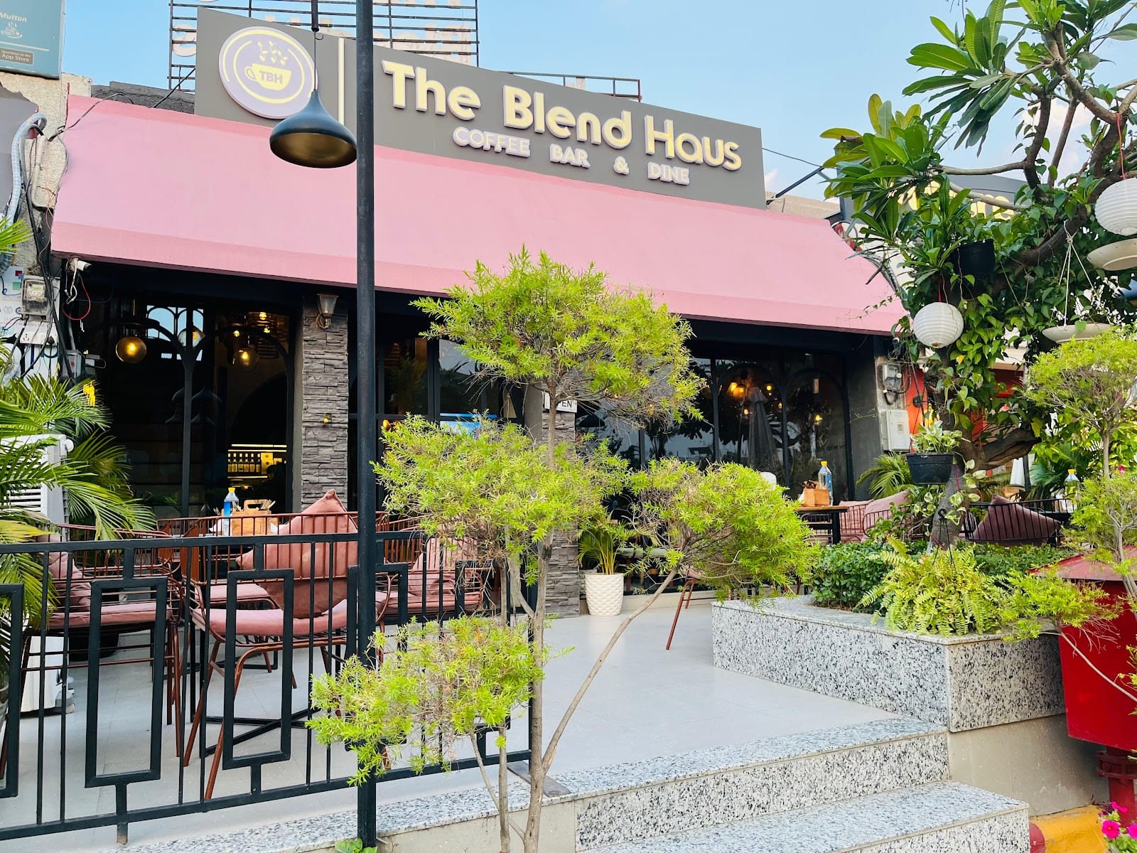 The Blend Haus Coffee Bar & Dine - Gomti Nagar
