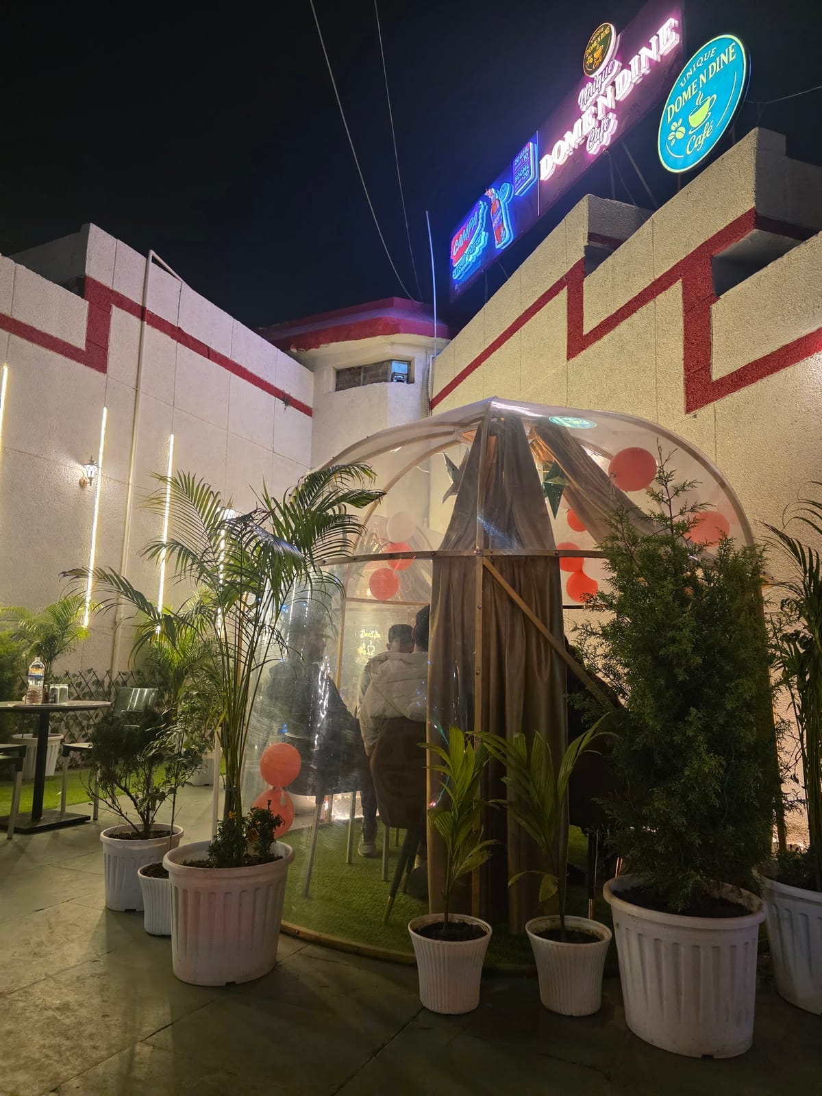 Unique Dome n Dine Cafe