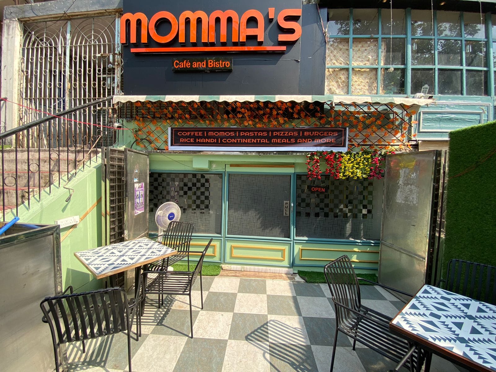 Retreat Cafe and Eatery (previously Momma’s Cafe)