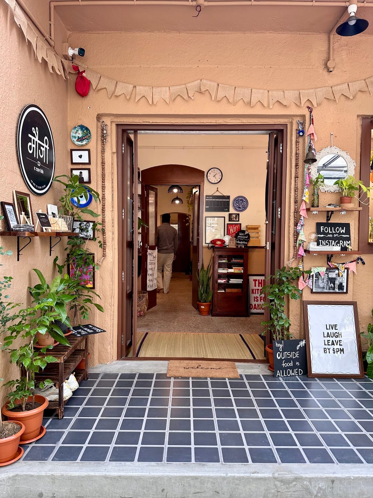 Mauji - The Time Cafe